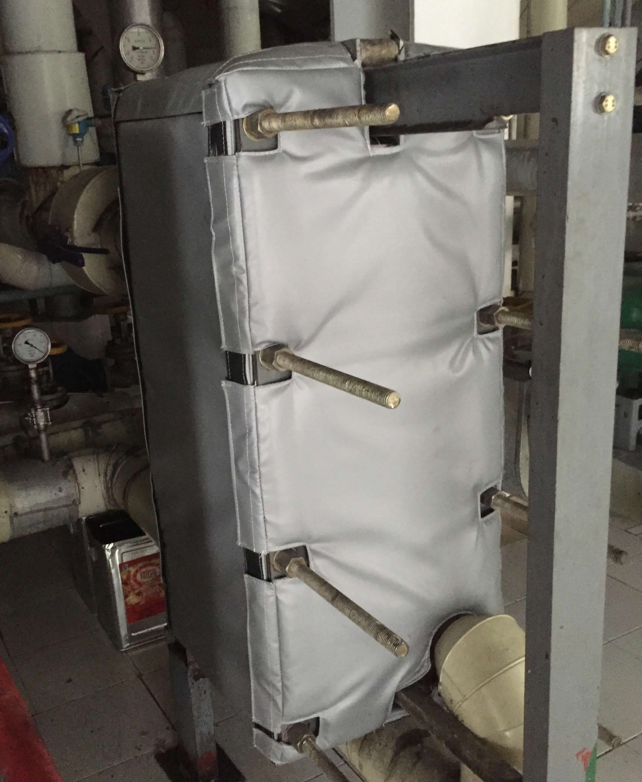 板式<a href=http://www.z833.cn/e/tags/?tagname=%E6%8D%A2%E7%83%AD%E5%99%A8%E4%BF%9D%E6%B8%A9 target=_blank class=infotextkey>換熱器保溫</a>套